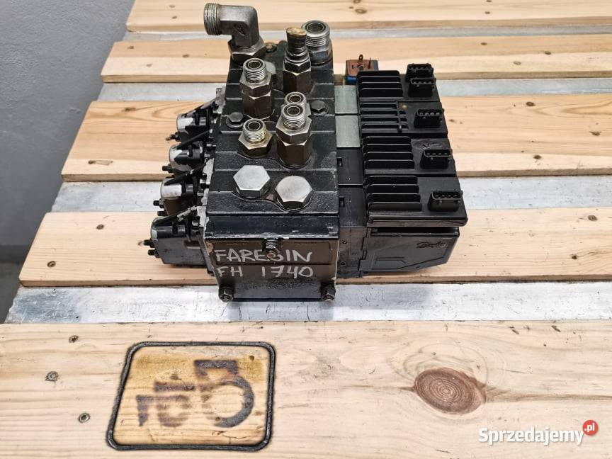 Rozdzielacz hydrauliczny Faresin FH 1740 Części wielkopolskie Wilkowo