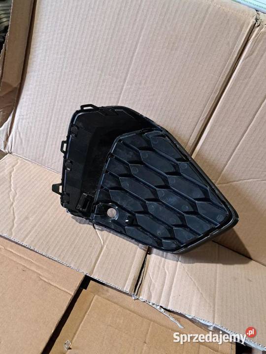 Prawa kratka w zderzak przód przedni Audi A3 8Y
