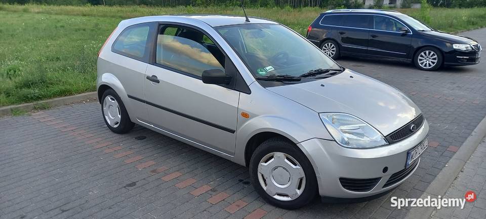 Ford Fiesta 1300 44 kW 60 Kat benzyna produkcji Rok produkcji 2005 Ostrów Mazowiecka sprzedam
