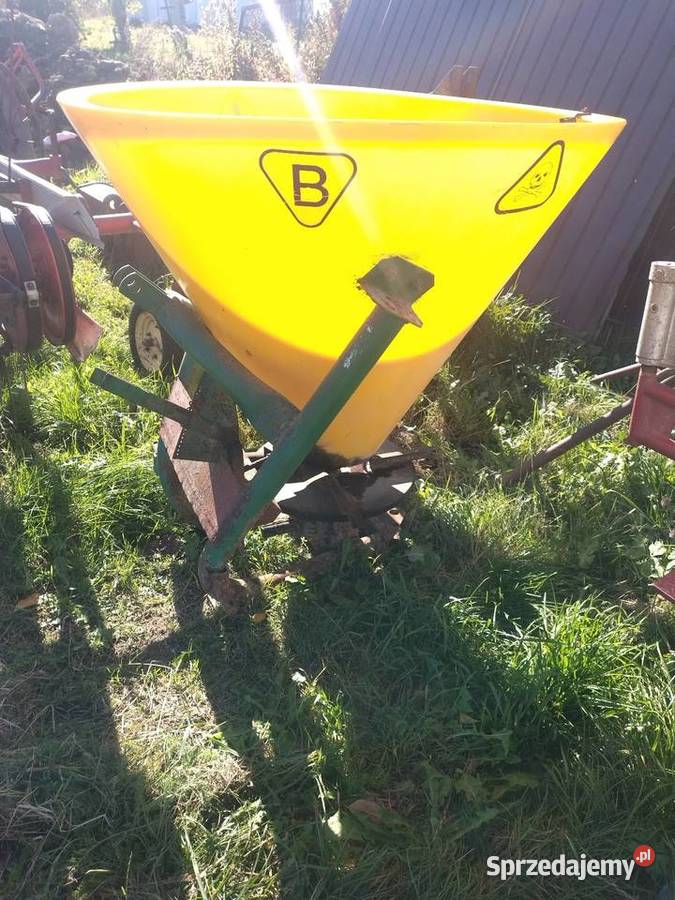 Rozsiewacz lejek 250l stan bd Wolica Pierwsza