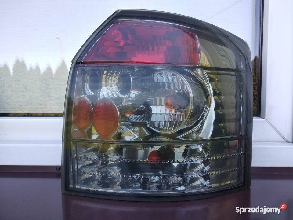 Audi A4 B6 kombi Avant lampy tył tylne komplet sprzedam