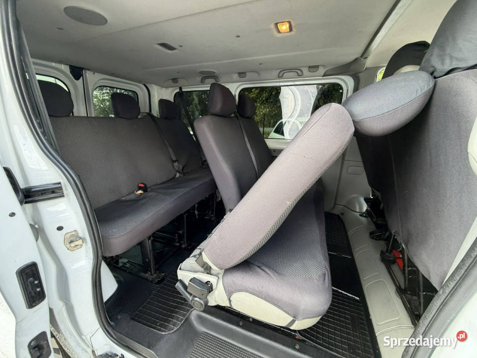 Opel Vivaro 20 benzyna 115 9 osobowy klima I podgrzewane fotele Łodygowice