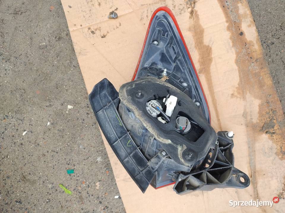 Lampa Tylna w Błotnik Toyota Yaris III Lift warmińsko-mazurskie