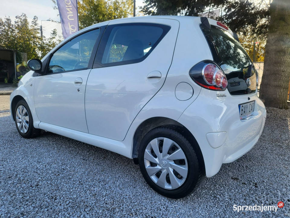 Toyota Aygo 10 68 100 Przebieg 129 Wersja Lifcie lakier metallic Pabianice