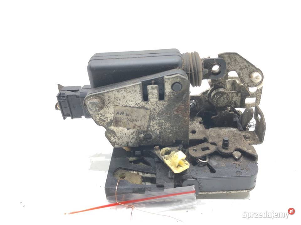 ZAMEK DRZWI LEWY TYŁ DACIA DUSTER SUV 825030233R