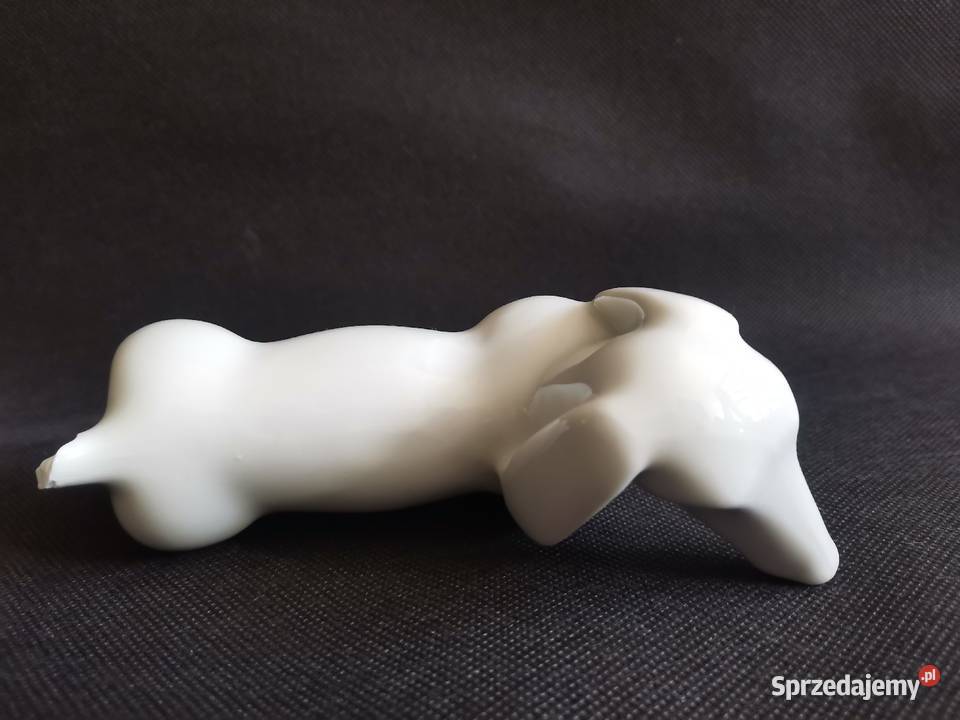 Stara figurka Pies Jamnik porcelana Bogucice PRL Porcelana i szkło Katowice