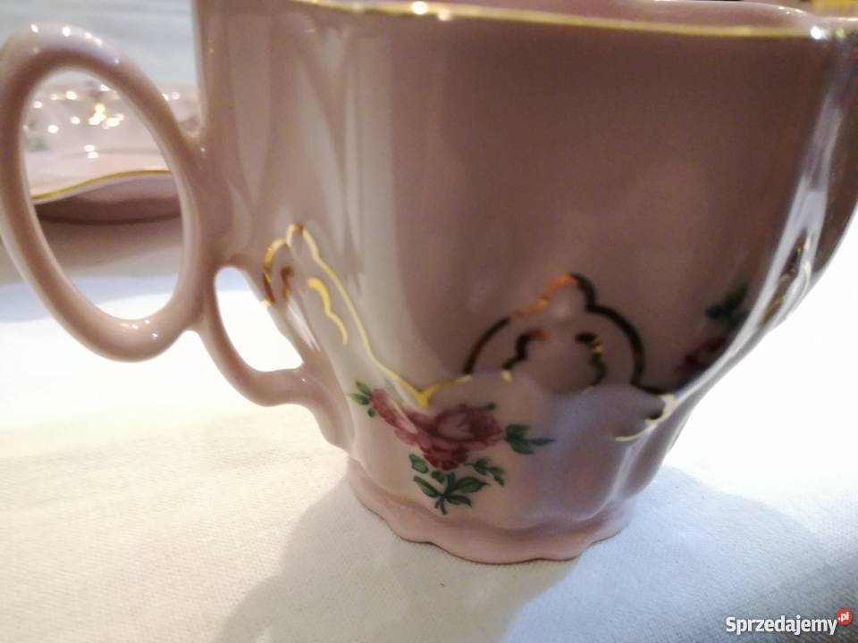 Urocza różowa filiżanka Karlovaraska porcelana
