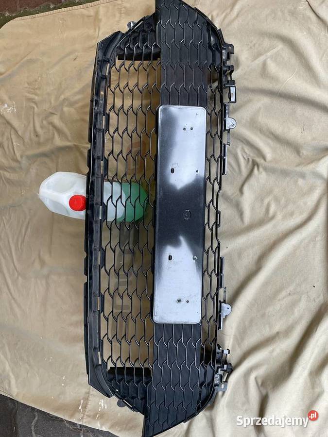 Toyota Yaris III atrapa przedniego zderzaka osobowe wielkopolskie Komorniki