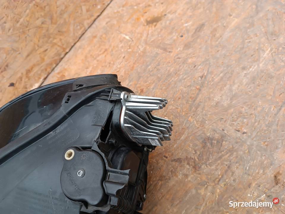 LAMPA REFLEKTOR PRAWY PRZÓD EU 5G2941752D VW Nowy Tomyśl