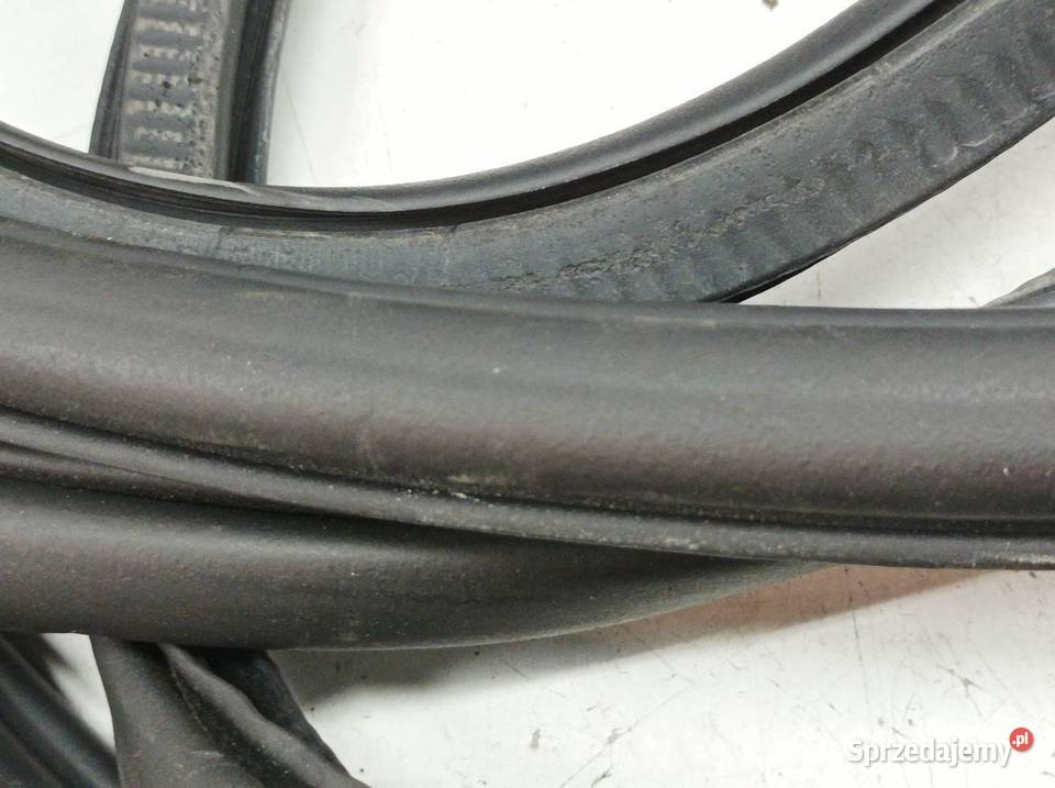 USZCZELKA DRZWI LEWY PRAWY TYŁ BAGAŻNIKA