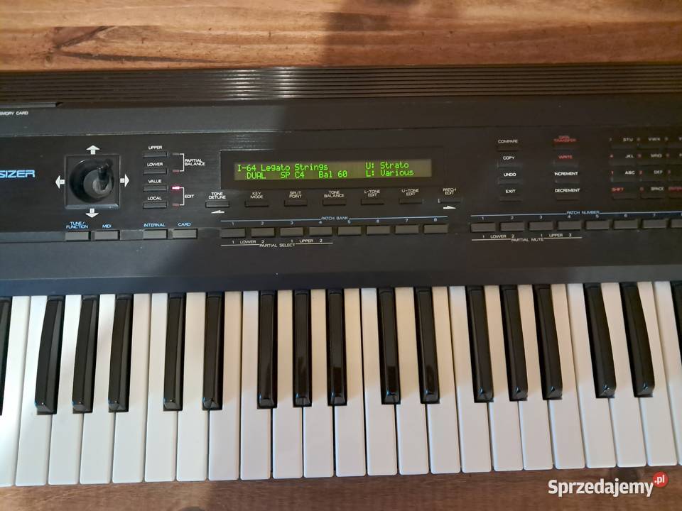 ROLAND D50 Kultowy syntezator lat 80 Roland