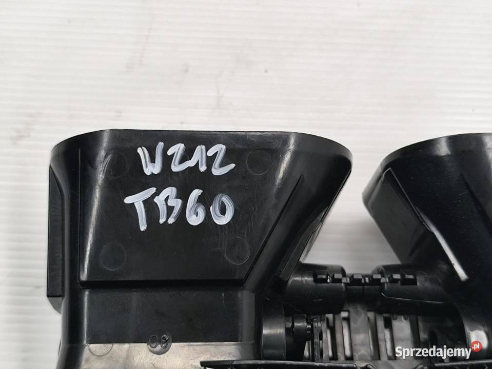 KRATKA ŚRODKOWA NAWIEWU MERCEDES ECLASA W212