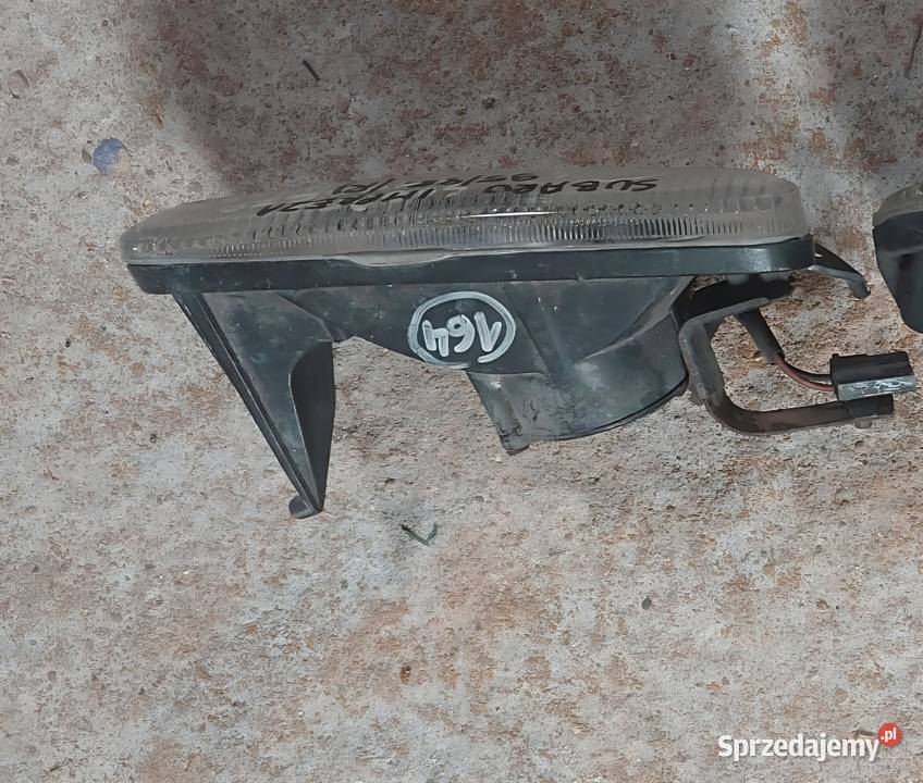 Subaru impreza 1999 1998 halogen prawy uniwersalne Byków sprzedam