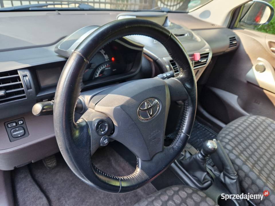TOYOTA IQ tylo 75000 przebiegu sprzedam