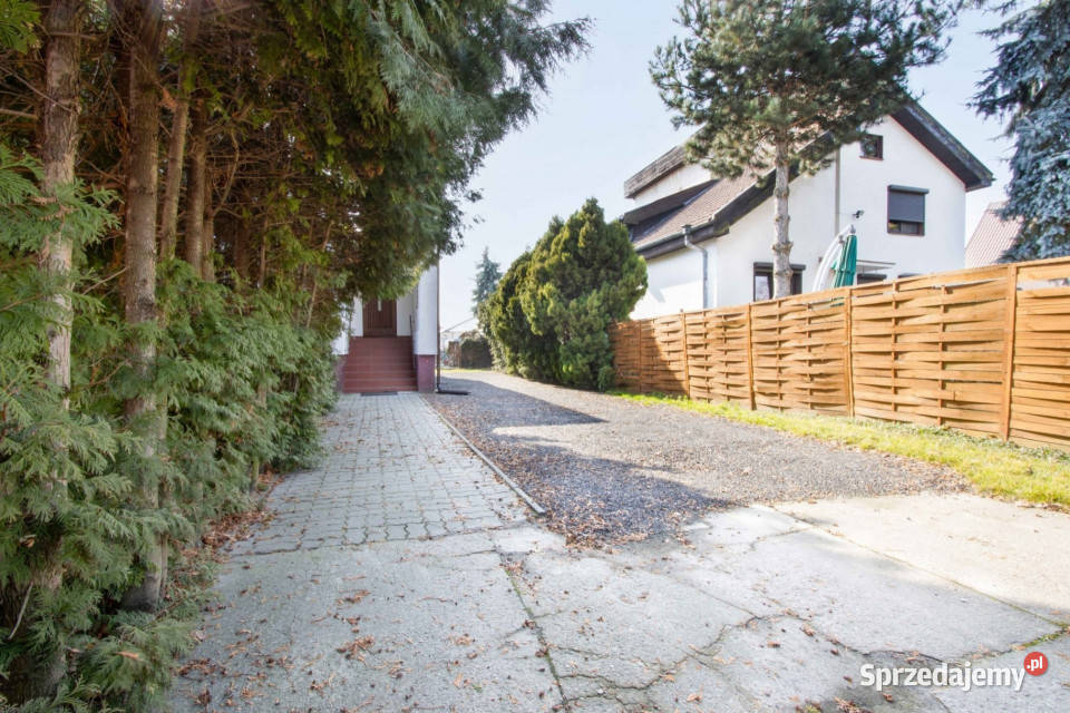 Lokal użytkowy z ogrodem i miejscami postojowymi