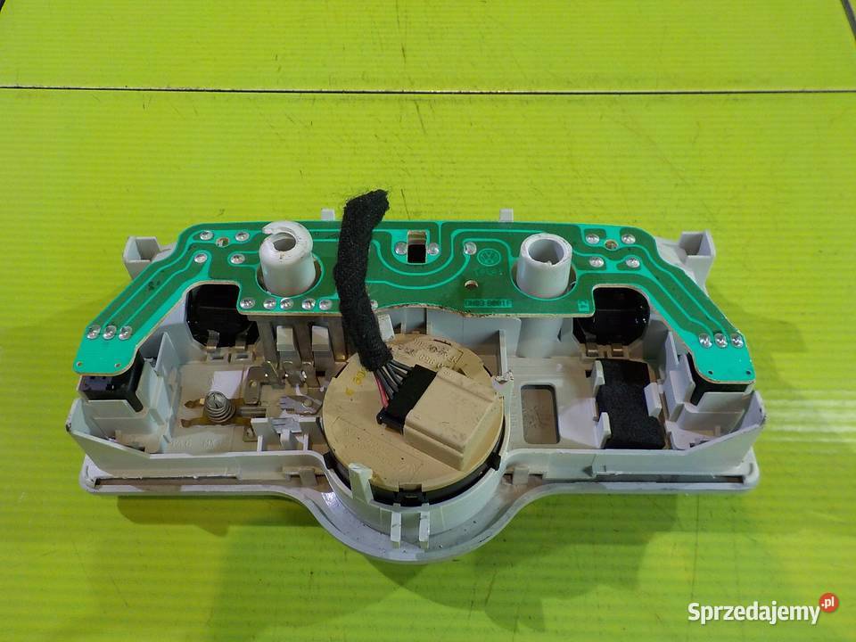 OCTAVIA II LIFT 10r lampka podsufitki 1J0959613