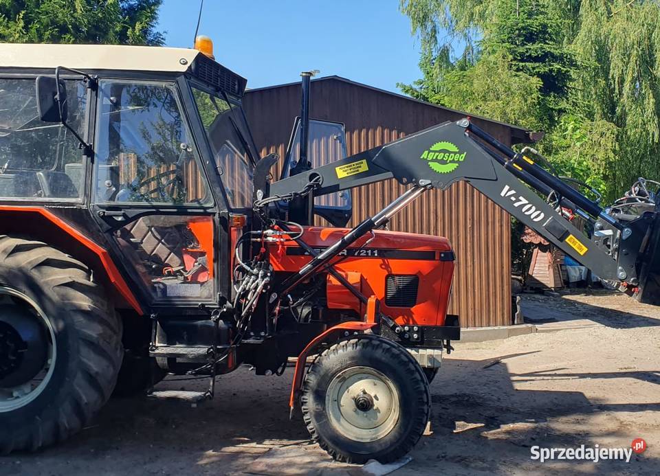 Ładowacz czołowy firmy Agrosped model V700 Stara Korytnica