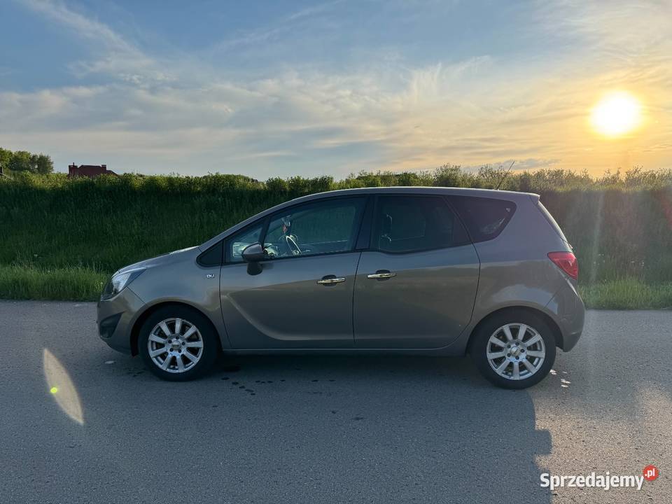 Sprzedam samochód osobowy opel Meriva B Zarejestrowany w Polsce Staszów sprzedam