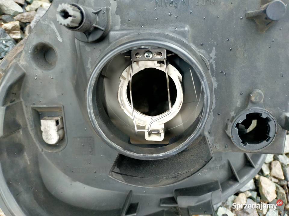 Sprzedam reflektory Valeo do Opel Vivaro używane Lampy przednie śląskie Słotwina