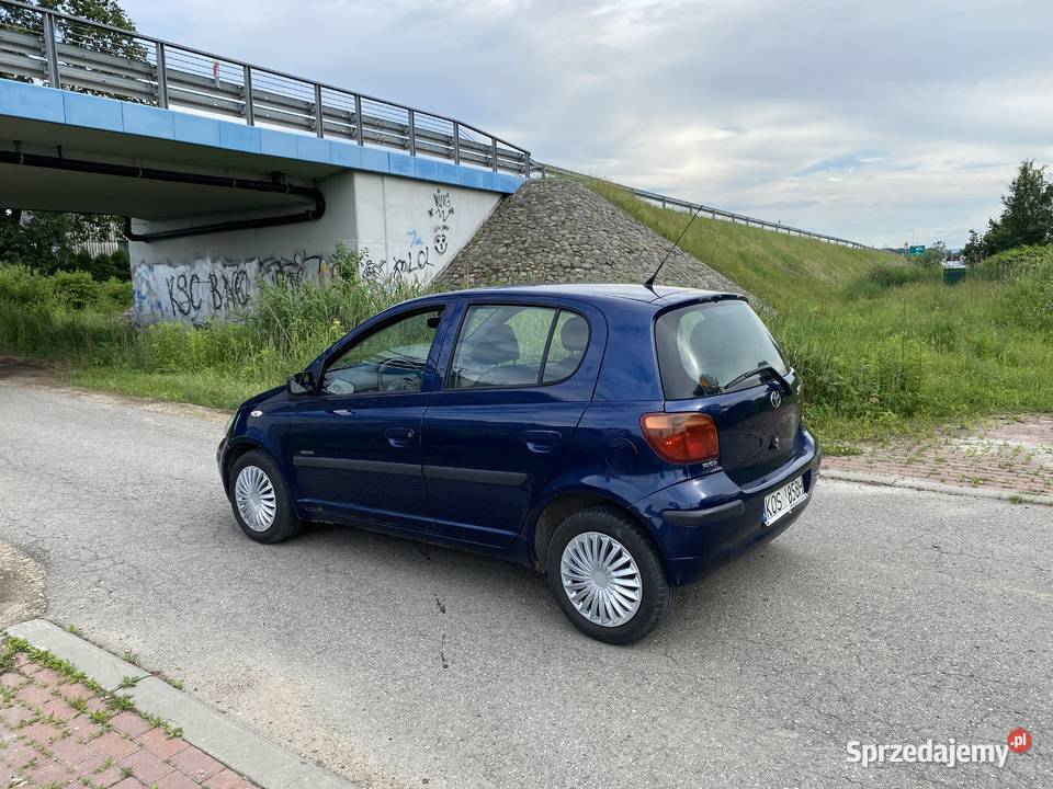 Toyota Yaris 2005 10 benzyna 5 drzwi wspomaganie wspomaganie kierownicy Bobrek
