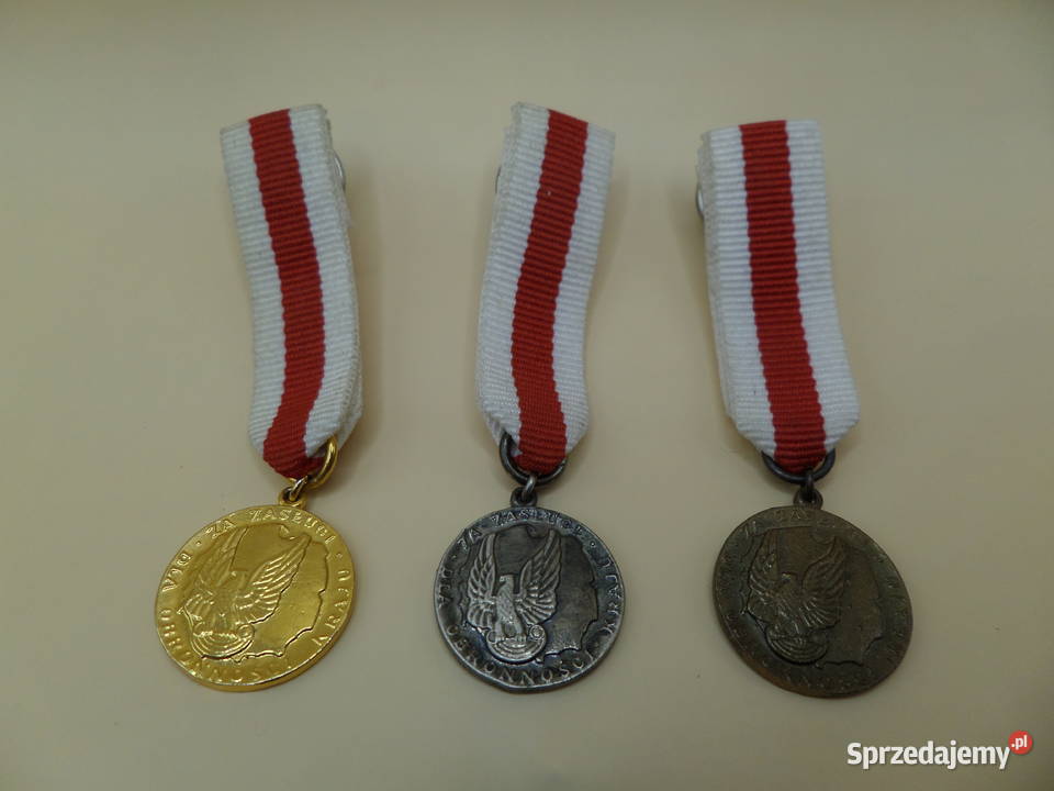Zestaw Miniaturek Zasługi Obronności Kraju sprzedam