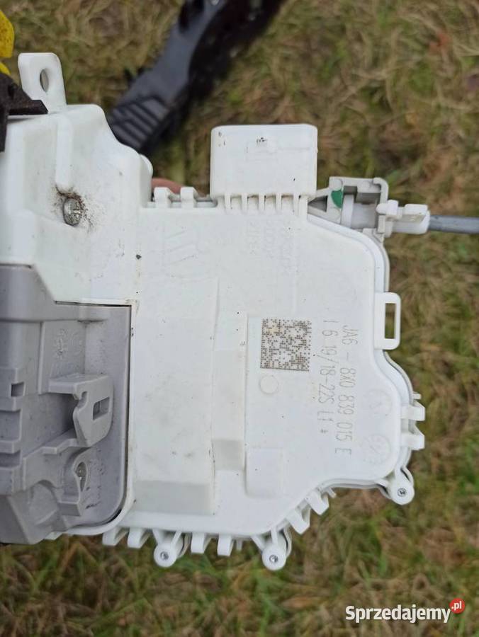 Zamek drzwi lewy tył audi 8x0839015