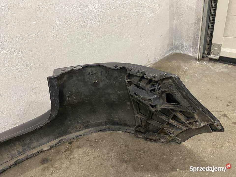 Vw golf V 5 zderzak tyl ze slizgami czarny