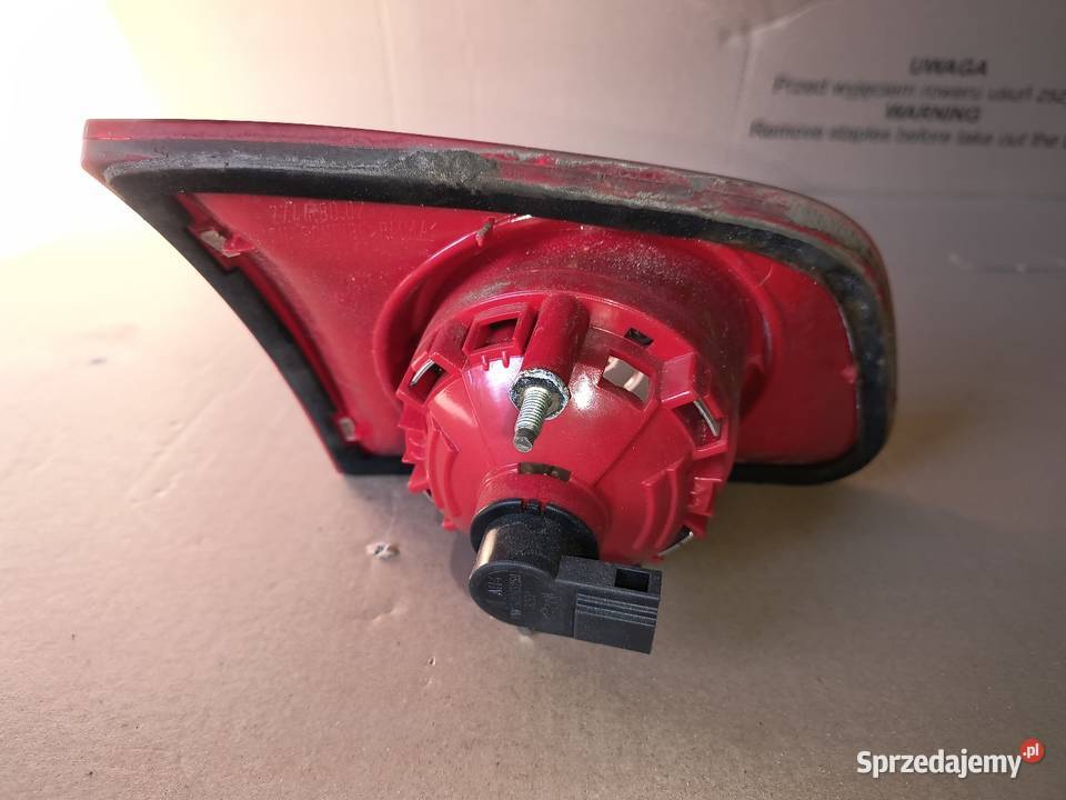 Vw Passat B6 Kombi Lampa tył tylna prawa w klapę Domasław