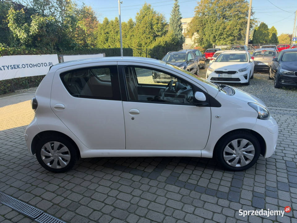Toyota Aygo 10 68 Klimatyzacja Bluetooth I garażowany Orzech