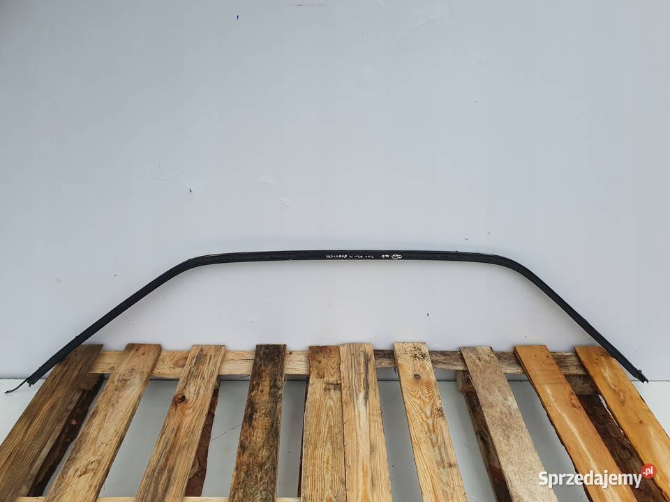 Mercedes W126 C126 SEC LISTWA SZYBY PRAWA Rudka