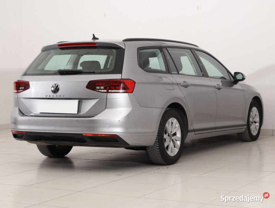 VW Passat 15 TSI srebrny