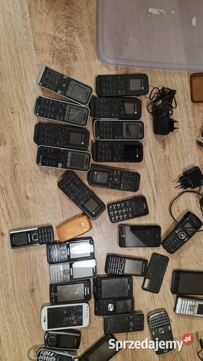 Zestaw telefonów komórkowych z akumulatorami i sprzedam