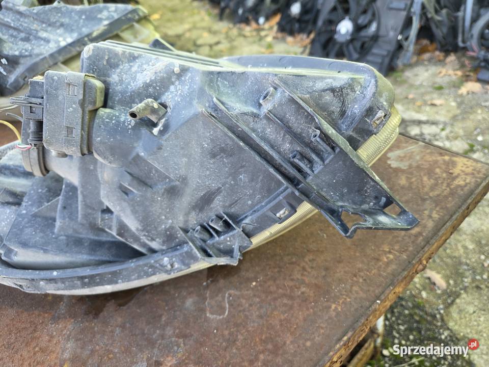 Lampy przednie Toyota Yaris 2 Łagów sprzedam