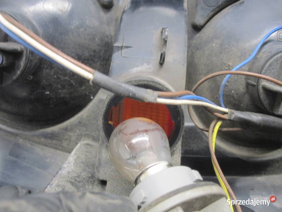 LAND ROVER DISCOVERY 08r lampa prawa tył V243 osobowe Kielce