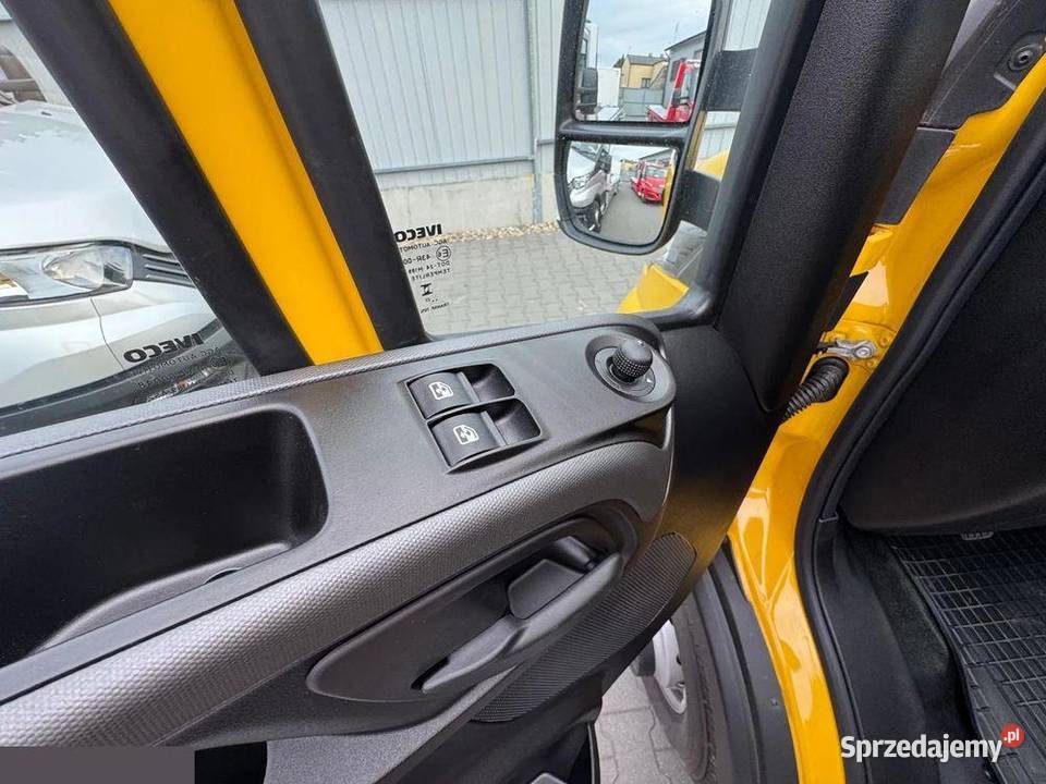 Iveco Daily 70C18 30d 180 2025r fabrycznie nowy nieuszkodzony Warszawa sprzedam