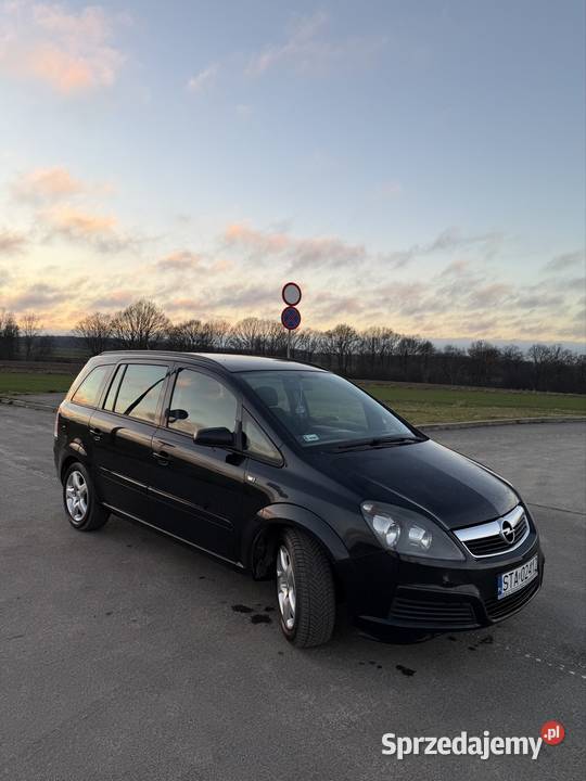 Opel Zafira B 7 osobowa 19D Nowe opony nieuszkodzony Gliwice