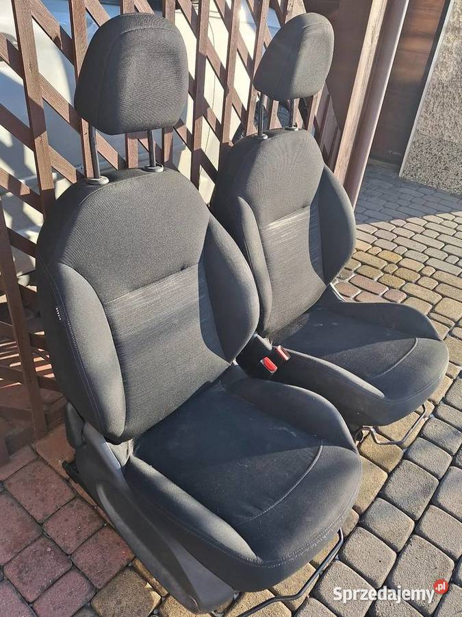 Fotele Peugeot 208 Nisko