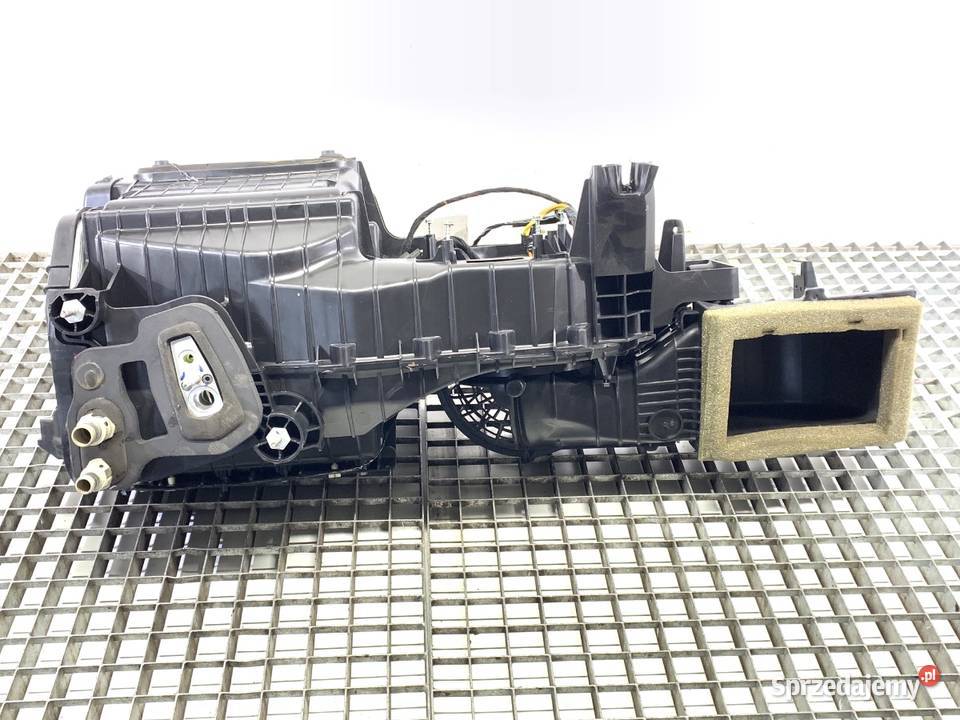 NAGRZEWNICA KOMBAJN FORD MUSTANG V DR3319B555AD osobowe