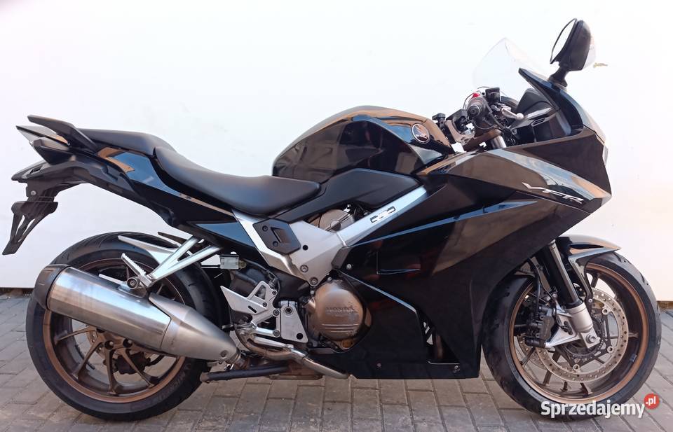 Honda VFR 800 ABS TCS motocykl w pełnym Rok produkcji 2016 Ostrołęka