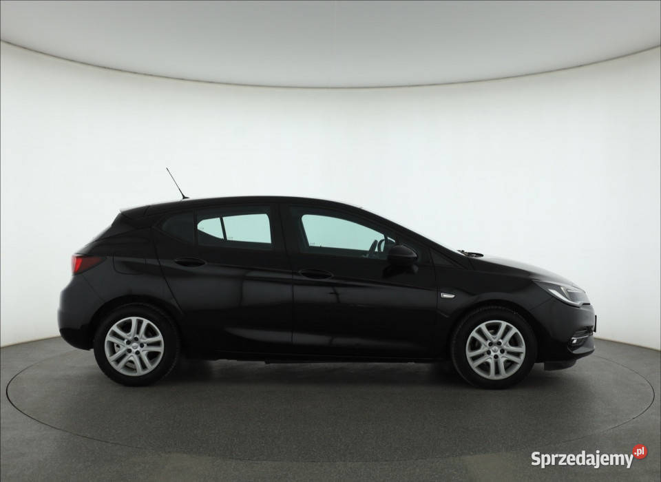 Opel Astra 12 Turbo czarny