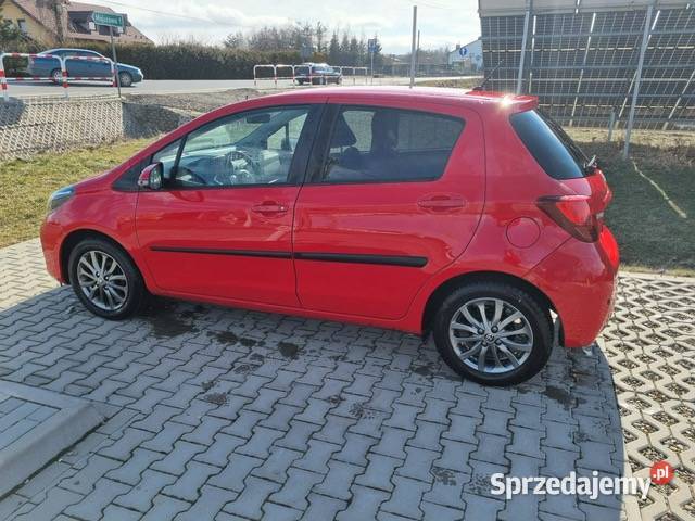 Toyota Yaris 2016 kupiony w polskim salonie Jasło sprzedam