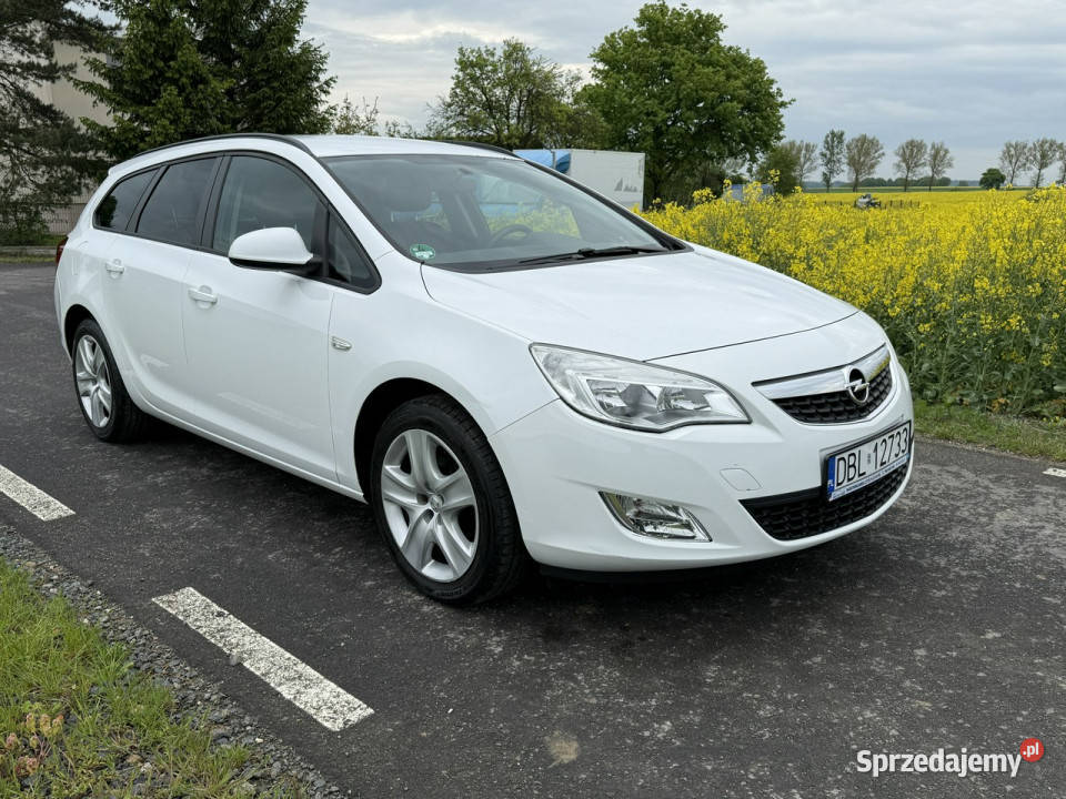 Opel Astra 14 benz Turbo 140 Zadbany Rok produkcji 2011 Astra Ocice