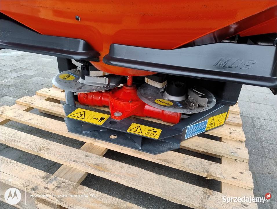 Rozsiewacz nawozów rauch mds 202 Kubota łódzkie Charłupia Wielka