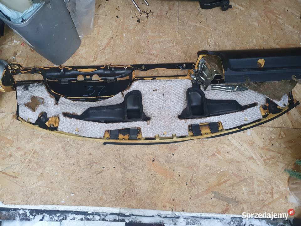 Deska rozdzielcza w124 airbag dół deski