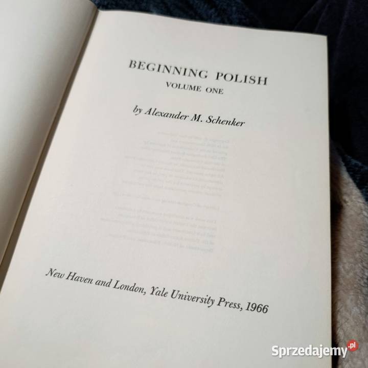 pierwszy tom podręcznika do nauki języka