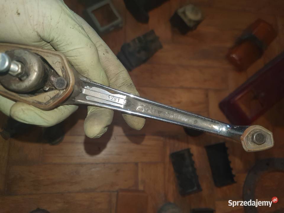 Zamki klamki do drzwi Wartburg z kluczami osobowe Warszawa