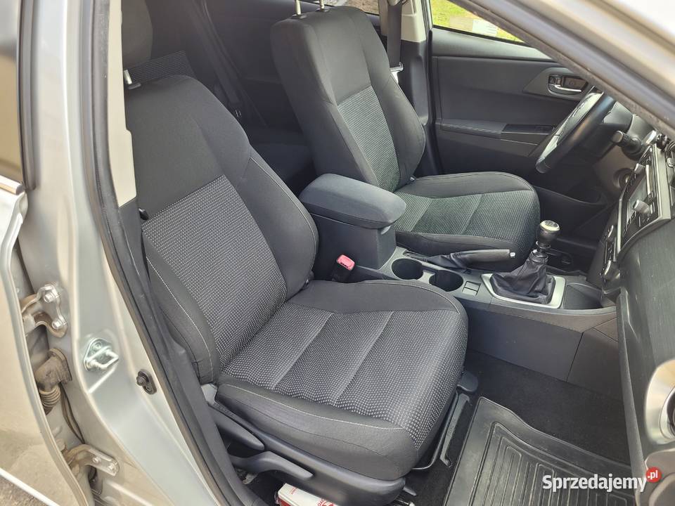Toyota Auris II hatchback 16 Benzyna 132 Sochaczew