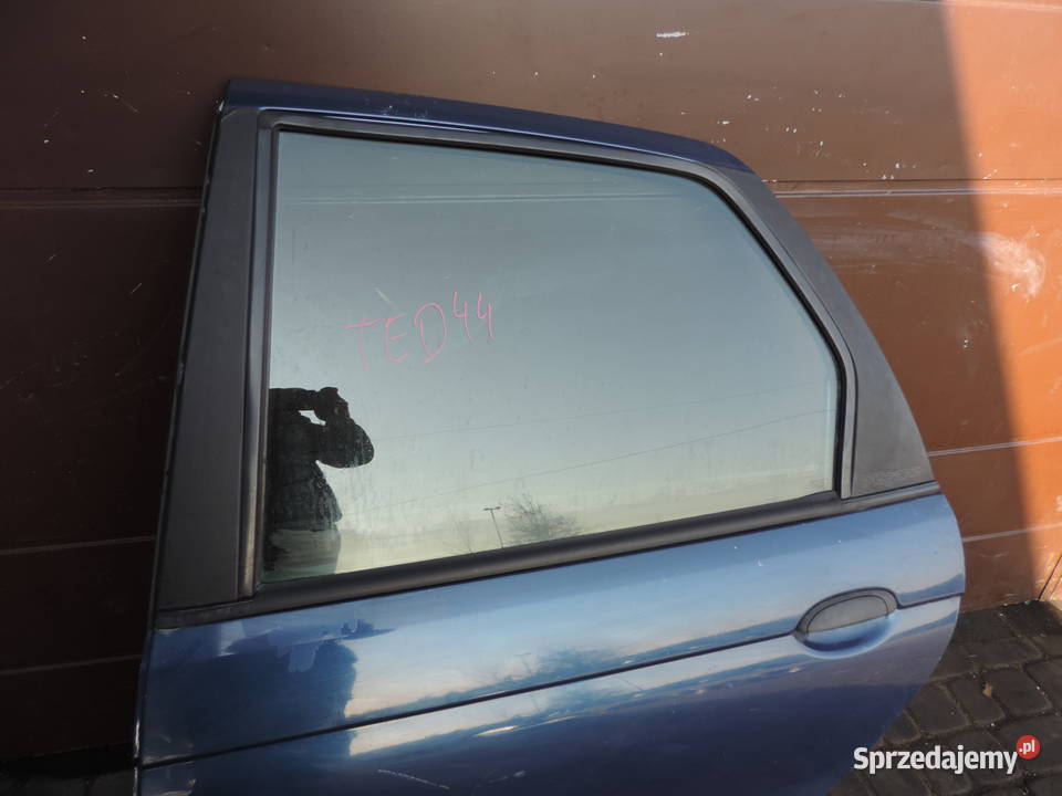 DRZWI LEWY TYŁ RENAULT SCENIC 1 FL LAKIER TED44 Rok produkcji 2002 Nowy Sącz