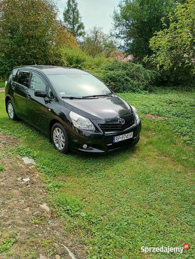 Sprzedam Toyota Verso 18 benzyna kolor czarny 1800cm3 Przemyśl