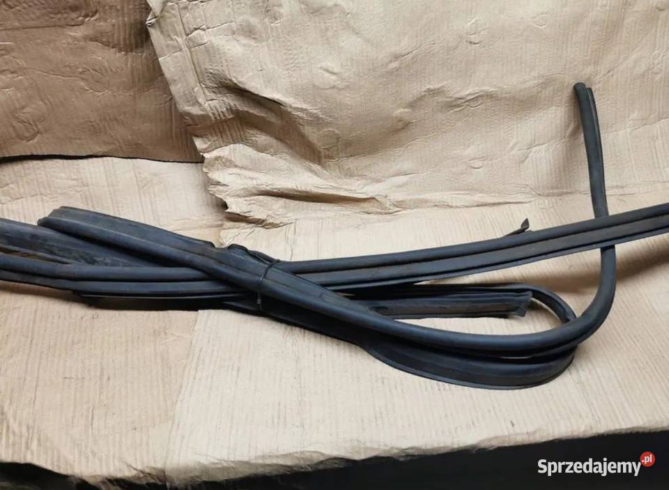 Uszczelka maski komory silnika BMW E34 Części samochodowe śląskie Żory sprzedam